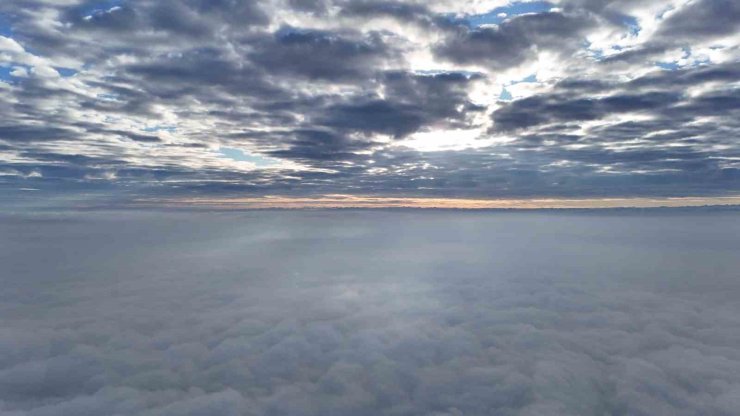 İSTANBUL’DA YOĞUN SİS KARTPOSTALLIK KARELER OLUŞTURDU