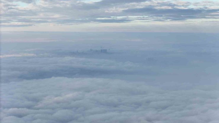 İSTANBUL’DA YOĞUN SİS KARTPOSTALLIK KARELER OLUŞTURDU