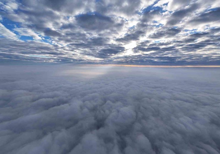 İSTANBUL’DA YOĞUN SİS KARTPOSTALLIK KARELER OLUŞTURDU