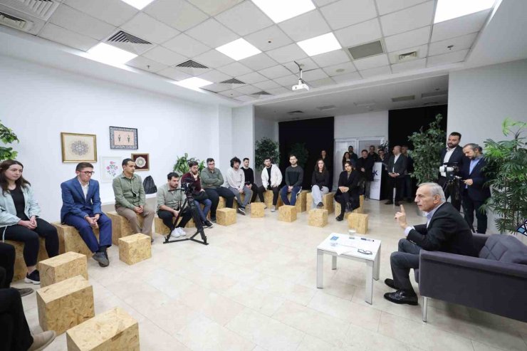 KÜÇÜKÇEKMECE BELEDİYE BAŞKANI KEMAL ÇEBİ GENÇLERLE BULUŞTU