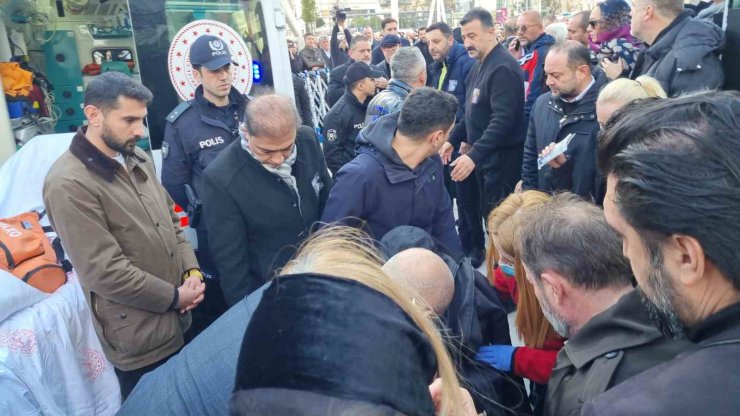 VÜCUDUNDAKİ KIRIKLARA ALDIRMADI, ÖZEL İZİNLE EŞİ VE 2 ÇOCUĞUNU SON YOLCULUKLARINA UĞURLADI