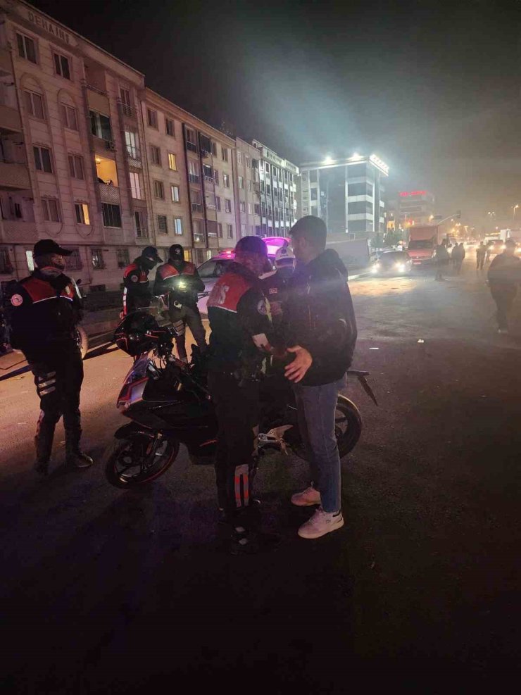 ESENYURT’TA POLİS EKİPLERİ KUŞ UÇURTMADI: 8 GÖZALTI