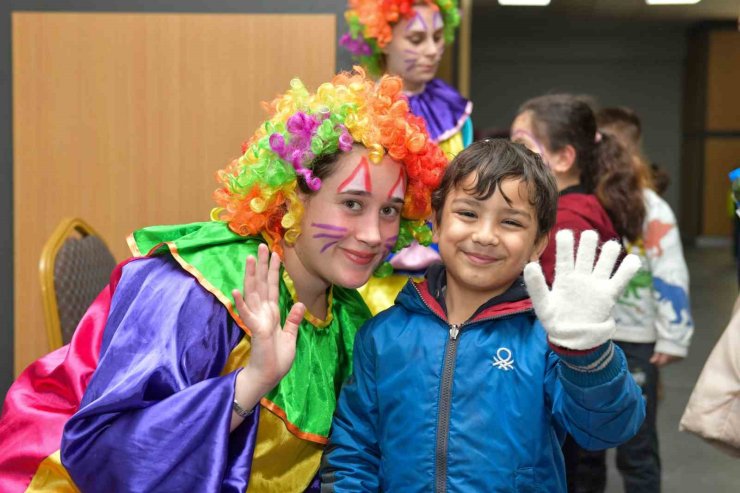 ESENYURTLU MİNİKLER SÖMESTİR ŞENLİĞİNDE DOYASIYA EĞLENDİ