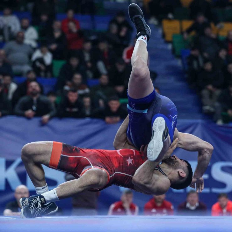 BÜYÜKLER SERBEST TÜRKİYE GÜREŞ ŞAMPİYONASI’NDA İKİNCİ GÜN SONA ERDİ