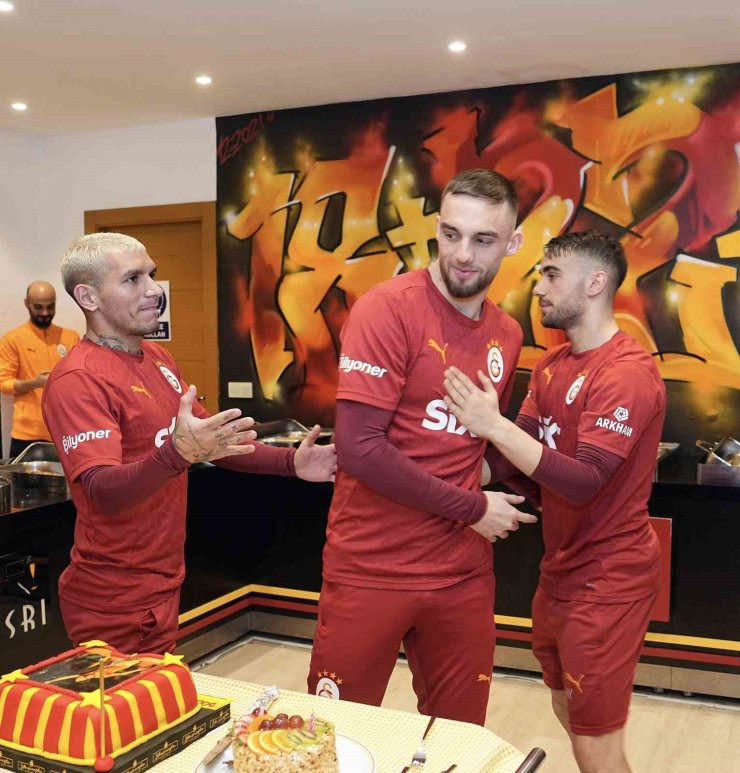 GALATASARAY’DA, BERKAN KUTLU’NUN DOĞUM GÜNÜ KUTLANDI