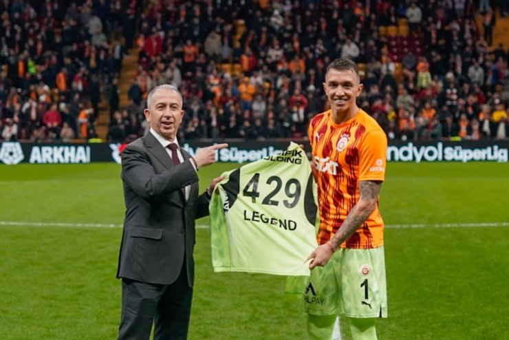FERNANDO MUSLERA, GALATASARAY’IN LİGDE EN ÇOK FORMA GİYEN OYUNCUSU OLDU