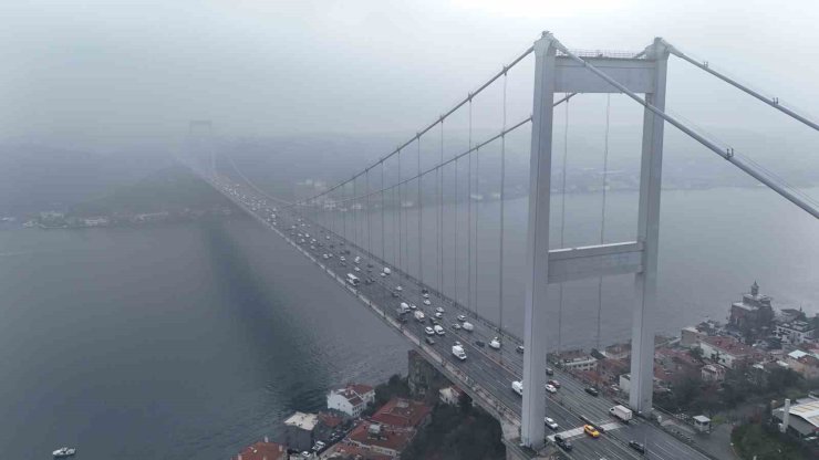 İSTANBUL’DA İKİ YAKA ARASINDA SİS ETKİLİ OLDU