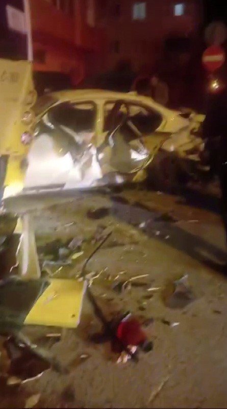 DURAN İETT OTOBÜSÜNE ARKADAN ÇARPTI: 1 ÖLÜ 2 YARALI