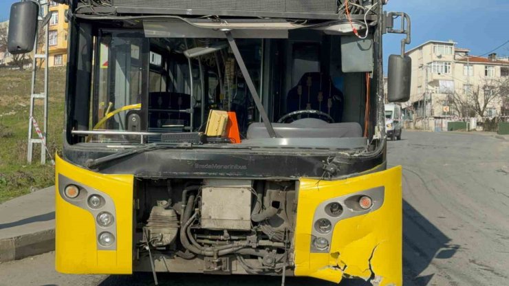 AVCILAR’DA İETT OTOBÜSLERİ KAZAYA KARIŞTI: 4 YARALI