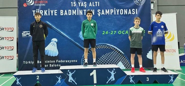 ARAS İKRA YALÇIN’DAN BADMİNTON’DA ÇİFTE ŞAMPİYONLUK