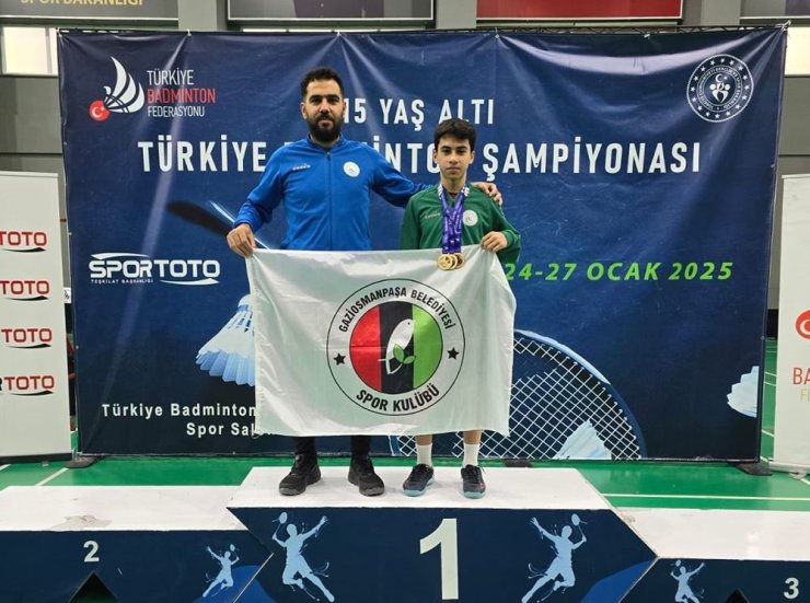 ARAS İKRA YALÇIN’DAN BADMİNTON’DA ÇİFTE ŞAMPİYONLUK