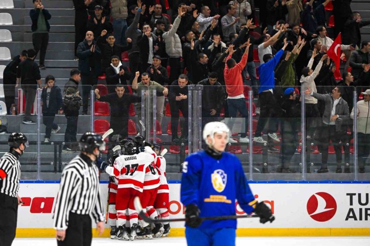 IIHF 20 YAŞ ALTI ERKEKLER DÜNYA ŞAMPİYONASI: TÜRKİYE: 9 - BOSNA HERSEK: 1