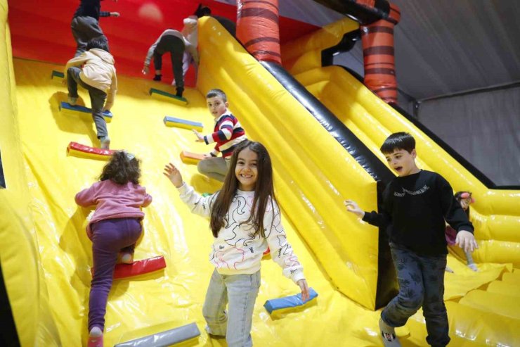 BAĞCILAR’DA KARNAVAL TADINDA ÇOCUK ŞENLİĞİ