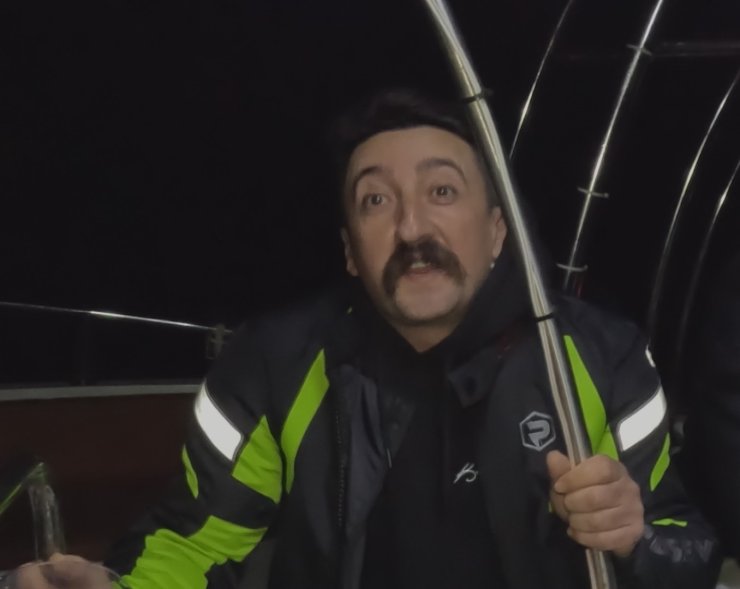 DENİZE DÜŞEN 107 BİN TL’LİK TELEFONU SUALTI DRONU İLE ÇIKARTTI