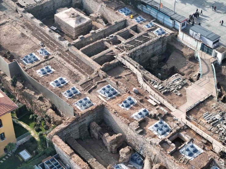 SULTANAHMET’TE FOUR SEASONS HOTEL’İ BÜYÜTEMEDİ, TARİHİ ALAN “ARKEOPARK” OLACAK