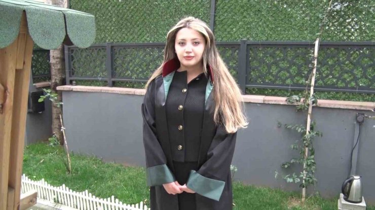 RUHSATINI ALAN AVUKAT BARO BAŞKANI İBRAHİM KABOĞLU’NUN ELİNİ SIKMADI