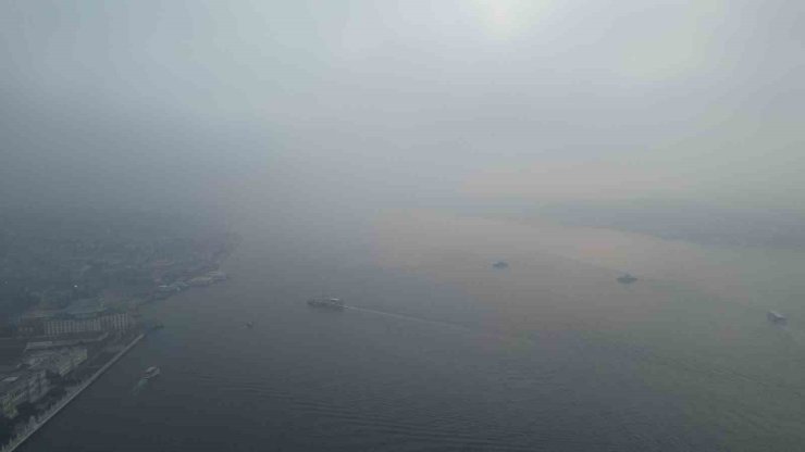 İSTANBUL’DA YOĞUN SİS ETKİLİ OLUYOR