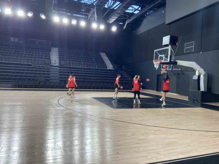 A MİLLİ KADIN BASKETBOL TAKIMI’NDA MEDYA GÜNÜ DÜZENLENDİ