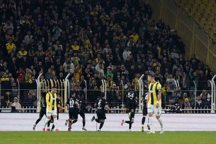 TRENDYOL SÜPER LİG: FENERBAHÇE: 1 - ÇAYKUR RİZESPOR: 2 (İLK YARI)