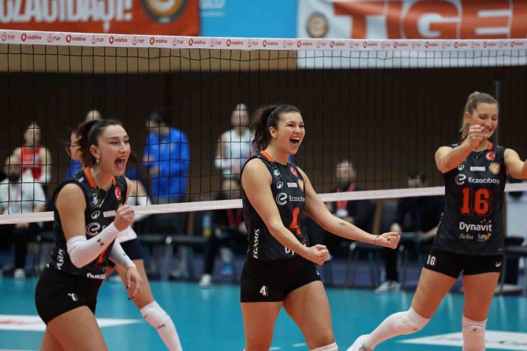 VODAFONE SULTANLAR LİGİ: ECZACIBAŞI DYNAVİT: 3 - AYDIN BÜYÜKŞEHİR BELEDİYESPOR: 0