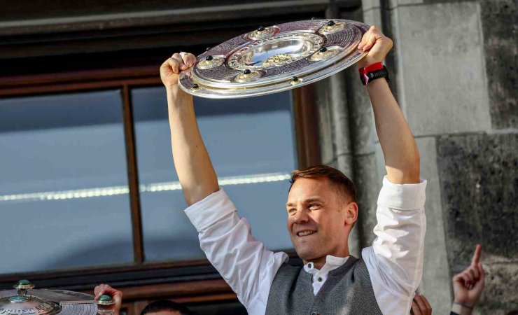 MANUEL NEUER, BAYERN’LE SÖZLEŞMESİNİ 2026’YA KADAR UZATTI