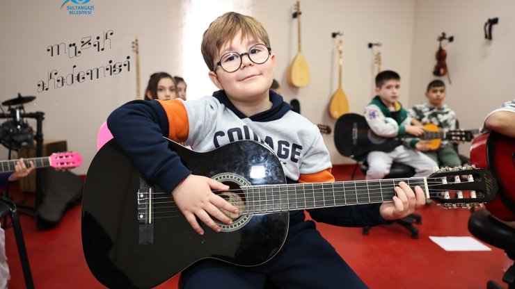 SULTANGAZİ MÜZİK AKADEMİLERİNDE GELECEĞİN SANATÇILARI YETİŞİYOR