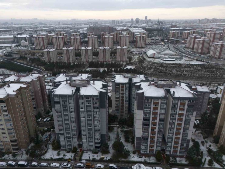 BAŞAKŞEHİR BEYAZA BÜRÜNDÜ