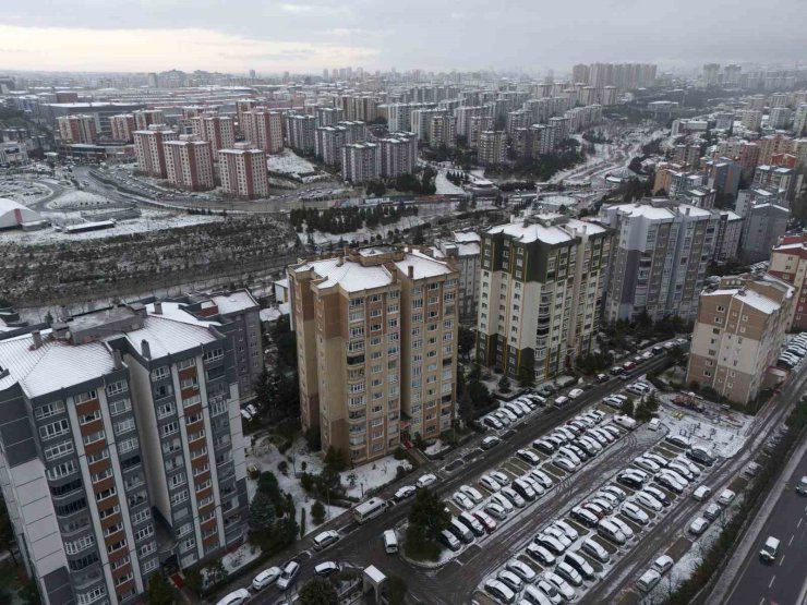 BAŞAKŞEHİR BEYAZA BÜRÜNDÜ