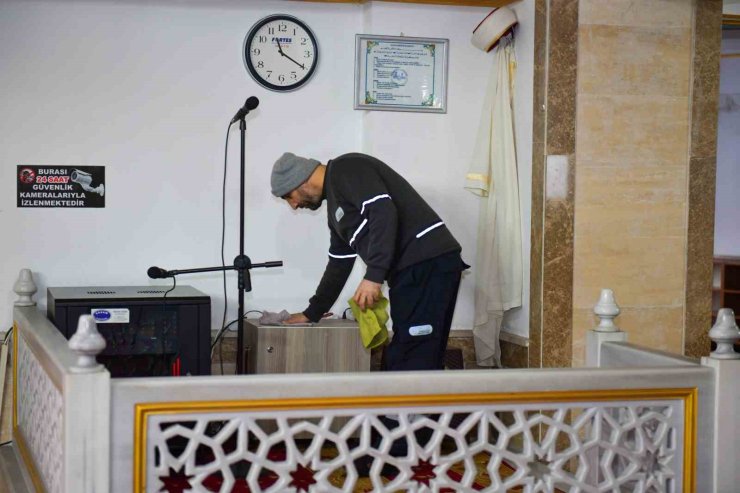 ESENYURT’TA İBADETHANELER DİP KÖŞE TEMİZLENİYOR