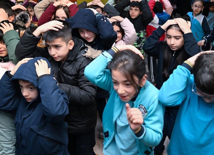 6 ŞUBAT’IN YIL DÖNÜMÜNDE GAZİOSMANPAŞA’DA DEPREM TATBİKATI