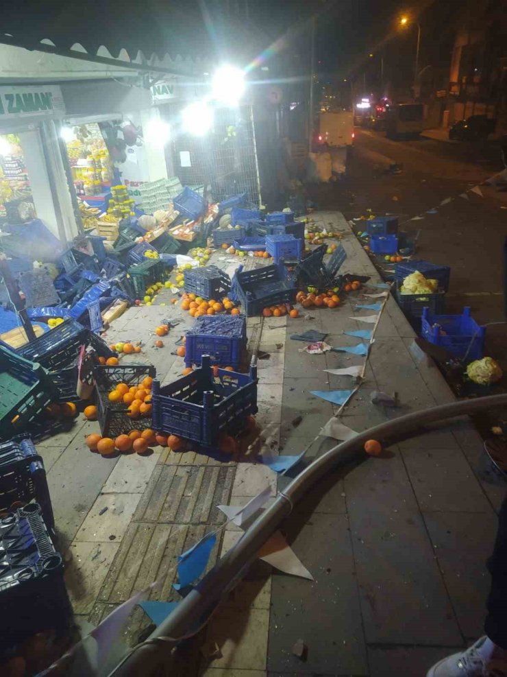 ALKOLLÜ SÜRÜCÜ ORTALIĞI BİRBİRİNE KATTI; O ANLAR KAMERADA