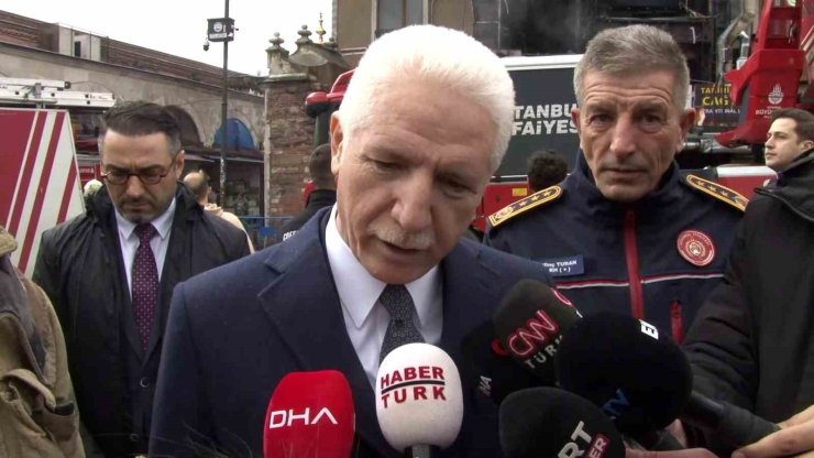 EMİNÖNÜ’NDE 5 KATLI RESTORAN ALEVLERE TESLİM OLDU