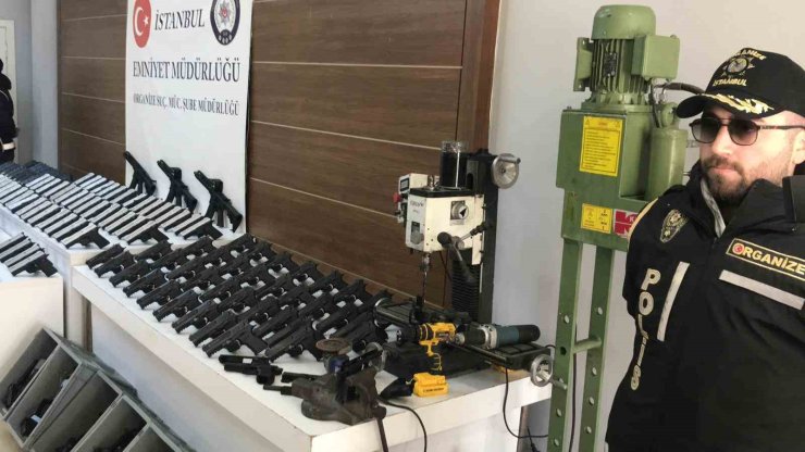 İSTANBUL’DA SUÇ ÖRGÜTLERİNE SİLAH TEMİN EDEN ÇETEYE OPERASYON: 3 GÖZALTI