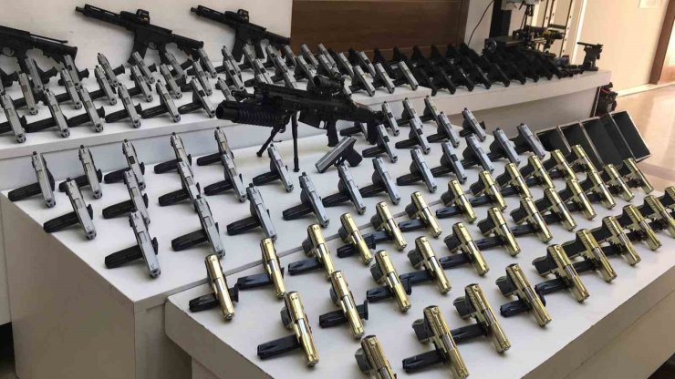 İSTANBUL’DA SUÇ ÖRGÜTLERİNE SİLAH TEMİN EDEN ÇETEYE OPERASYON: 3 GÖZALTI