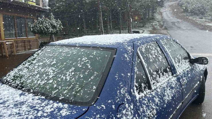 AYDOS ORMANI’NA LAPA LAPA YAĞAN KAR MASALSI GÖRÜNTÜLER OLUŞTURDU