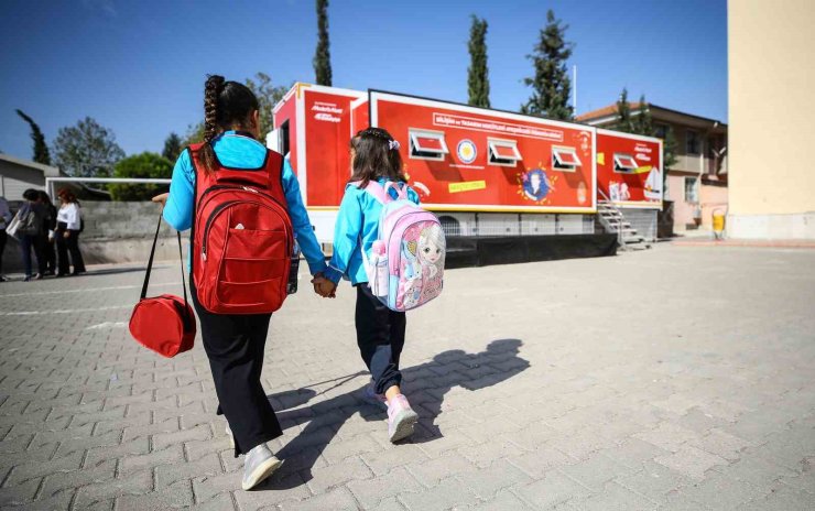 MEDİAMARKT ATEŞBÖCEĞİ ÖĞRENİM TIRLARINDA BİR YILDA 5 BİN ÇOCUK EĞİTİM ALDI