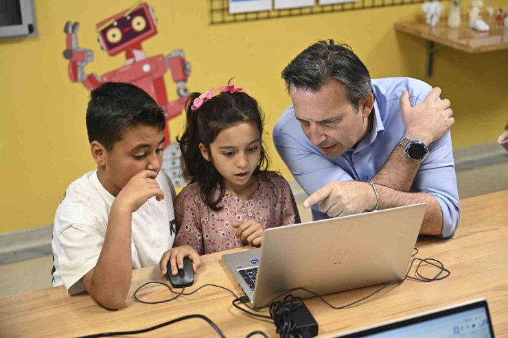 MEDİAMARKT ATEŞBÖCEĞİ ÖĞRENİM TIRLARINDA BİR YILDA 5 BİN ÇOCUK EĞİTİM ALDI