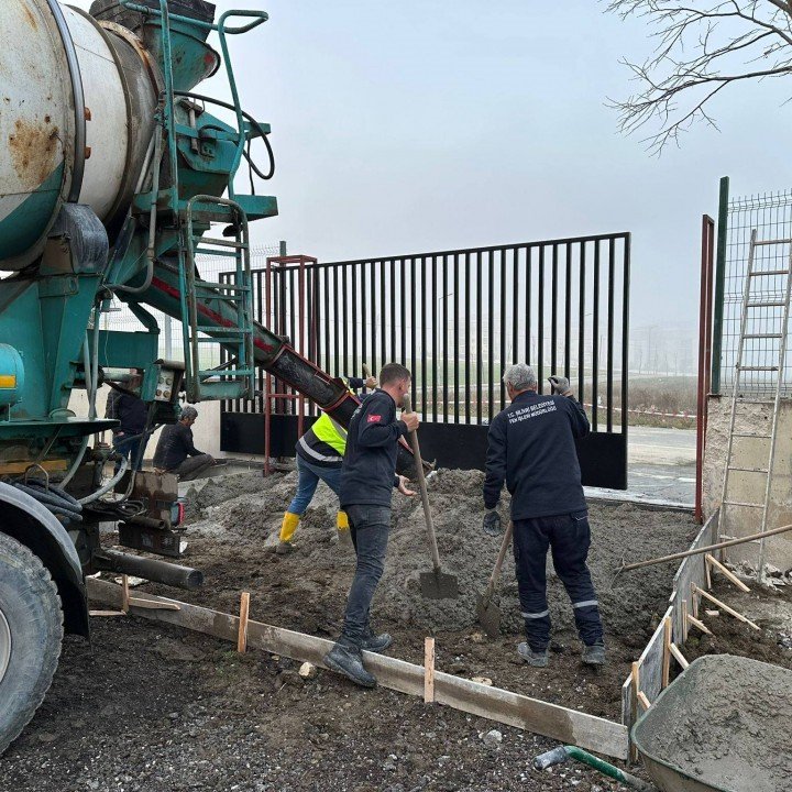 SİLİVRİ BELEDİYESİ YOL VE ALTYAPI İYİLEŞTİRME ÇALIŞMALARINA DEVAM EDİYOR