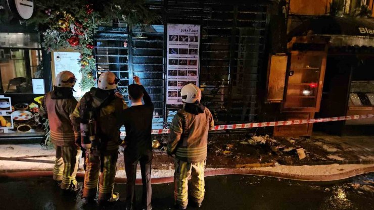 BEYOĞLU’NDA KORKUTAN OTEL YANGINI