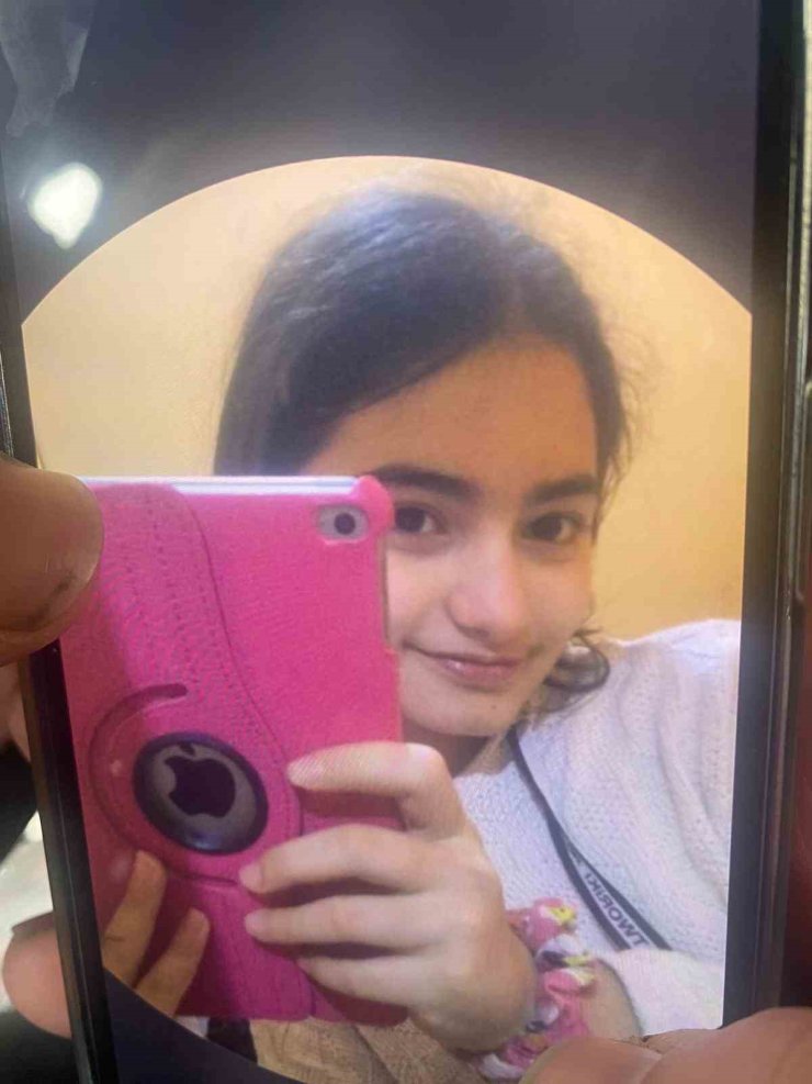 BAŞAKŞEHİR’DEKİ YANGINDA ÖLEN NAZLICAN’IN CENAZESİ ADLİ TIP’TAN TESLİM ALINDI