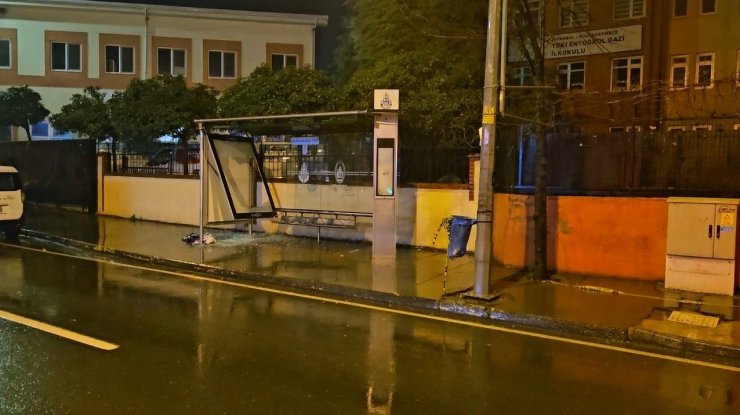 KÜÇÜKÇEKMECE’DE KIZ MESELESİ YÜZÜNDEN SİLAHLI KAVGA