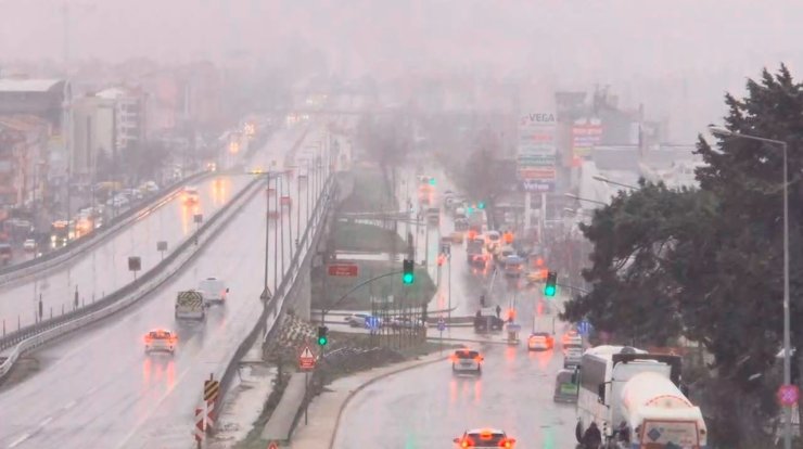 SİLİVRİ’DE KAR YAĞIŞI ETKİLİ OLDU