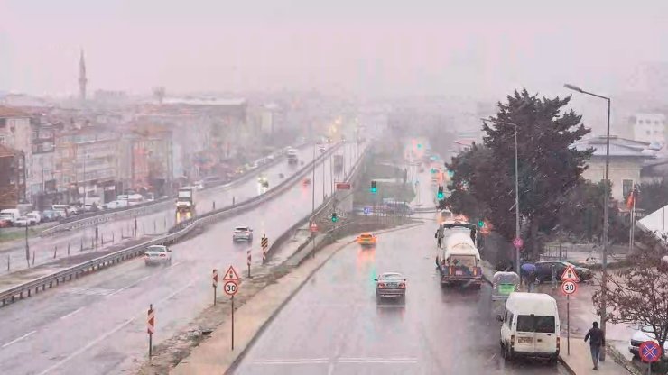 SİLİVRİ’DE KAR YAĞIŞI ETKİLİ OLDU