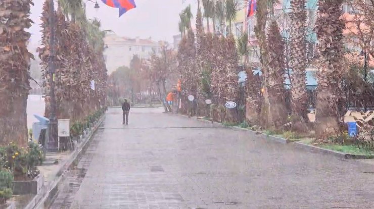 SİLİVRİ’DE KAR YAĞIŞI ETKİLİ OLDU