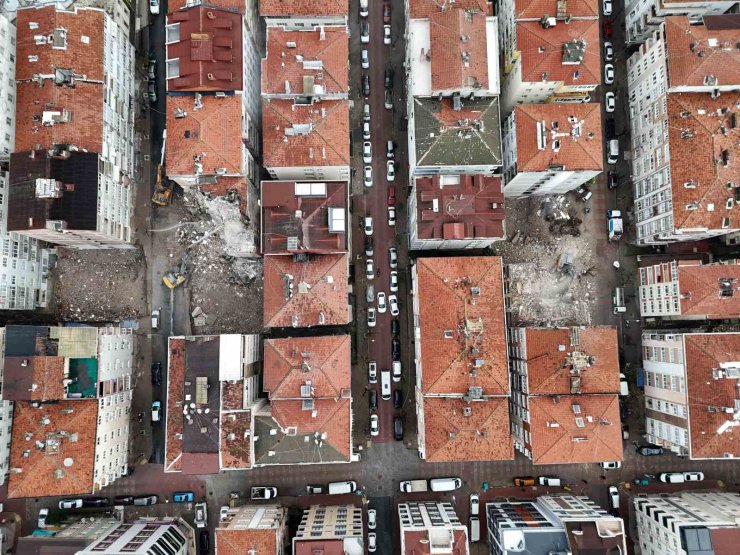 BAHÇELİEVLER KENTSEL DÖNÜŞÜMDE İLK SIRADA: AYNI ANDA ONLARCA RİSKLİ BİNA YENİLENİYOR