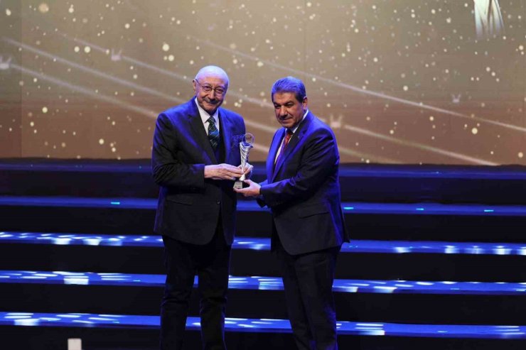 ESENLER’DE "RADYONUN YILDIZLARI" ÖDÜLLERİ SAHİPLERİNİ BULDU