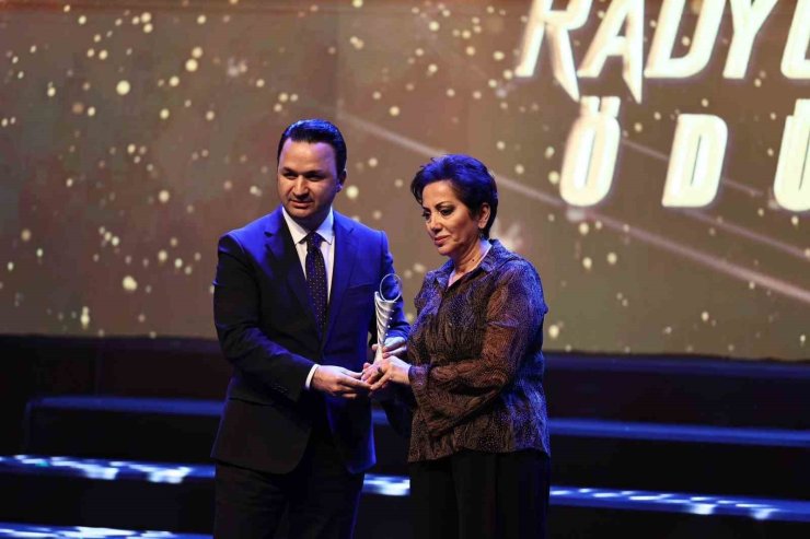 ESENLER’DE "RADYONUN YILDIZLARI" ÖDÜLLERİ SAHİPLERİNİ BULDU