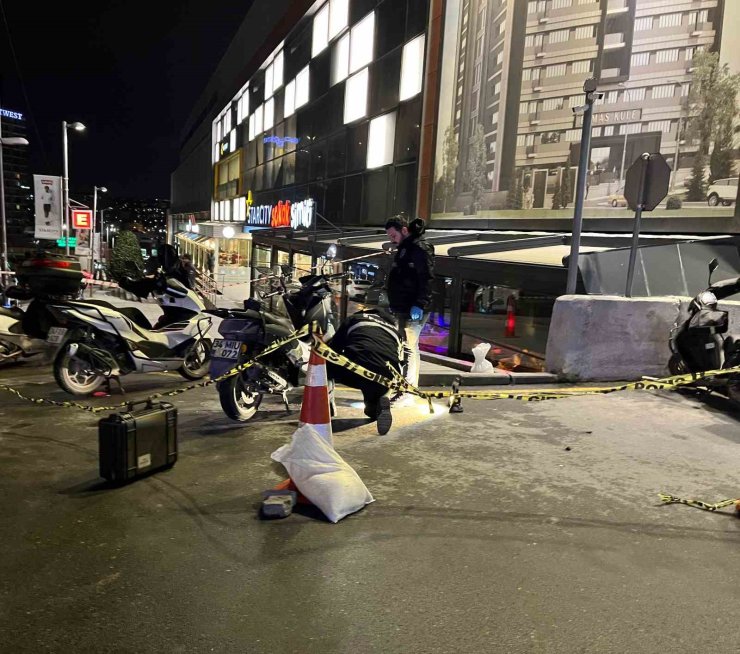 BAHÇELİEVLER’DE AVM ÖNÜNDE SİLAHLI SALDIRI: 1 YARALI