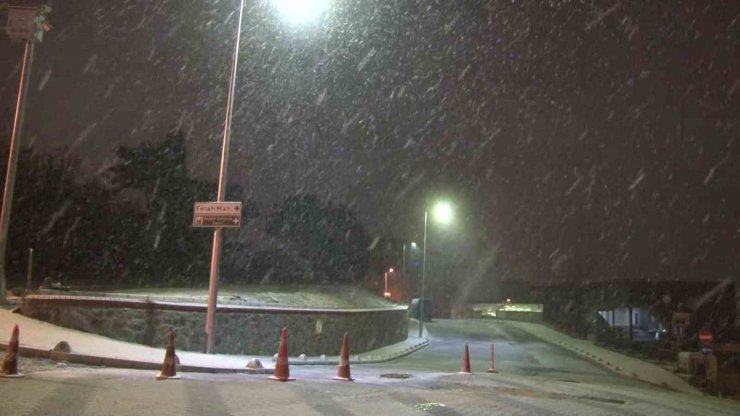 İSTANBUL’DA KAR YAĞIŞI YENİDEN BAŞLADI