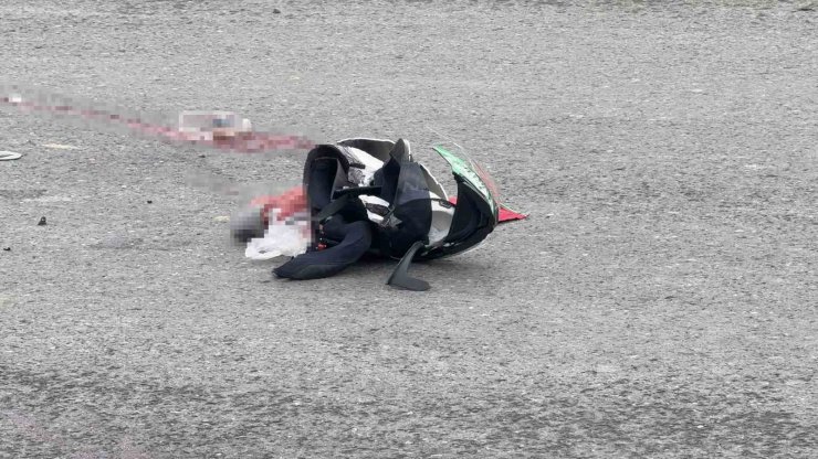 ARNAVUTKÖY’DE FECİ KAZA, MOTO KURYE KAMYONUN ALTINDA KALARAK CAN VERDİ